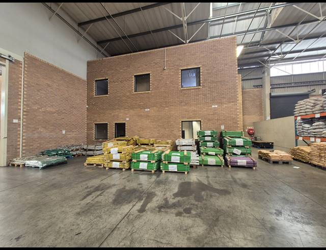 2,495M² WAREHOUSE TO LET IN GOSFORTH PARK